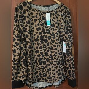 Women’s top, size large, leopard print, Pink Clover